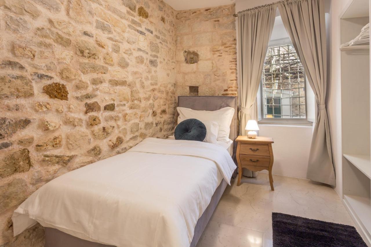 Lola - Zf Hvar Apartment *
