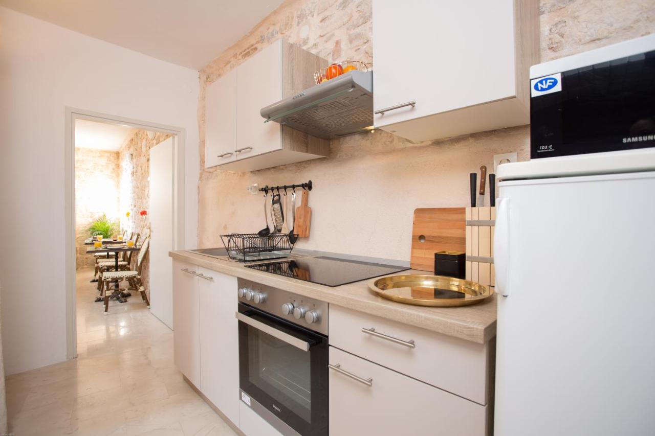 Lola - Zf Hvar *