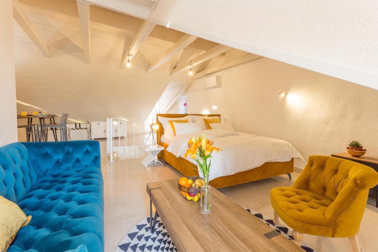 Lola - Zf Hvar Hvar Town