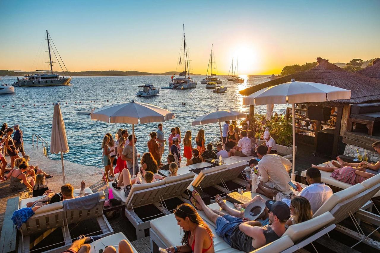 Lola - Zf Hvar Hvar Town
