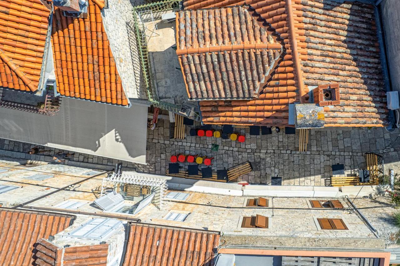 Lola - Zf Hvar Hvar Town